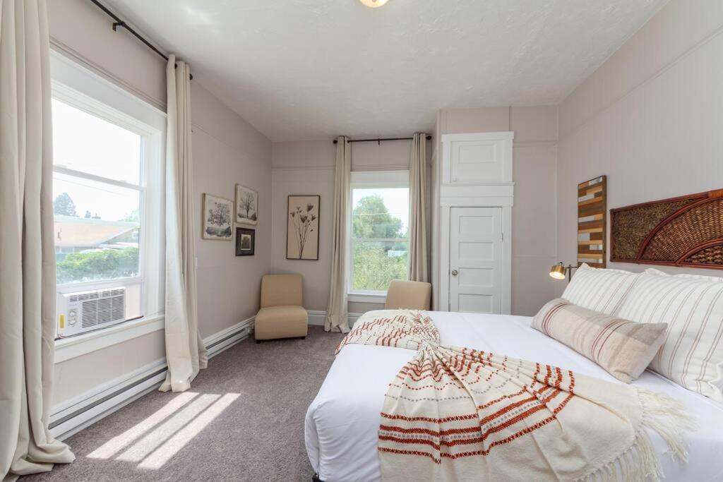 Renovated 2 Bed 2 Bath Near Arena And Downtown Apartment