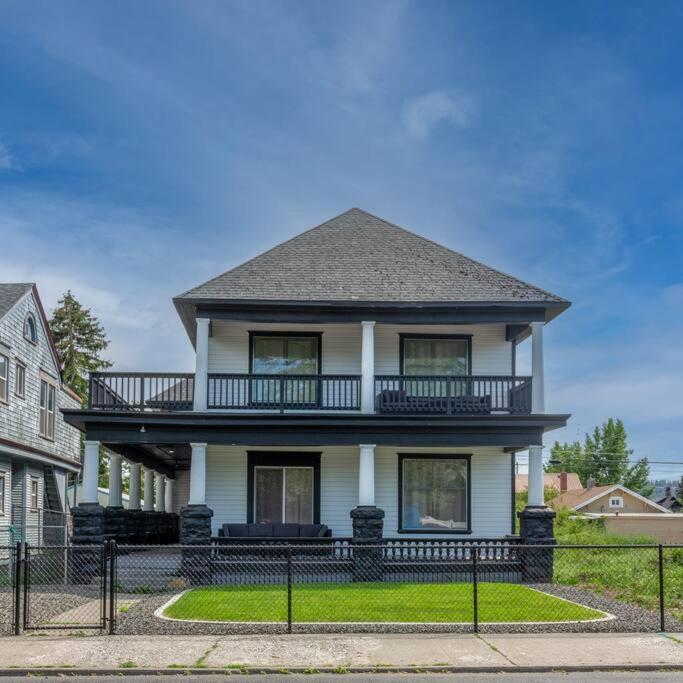 Renovated 2 Bed 2 Bath Near Arena And Downtown *